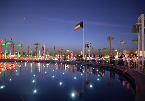 reflection-illuminated-buildings-water-night_1048944-772098